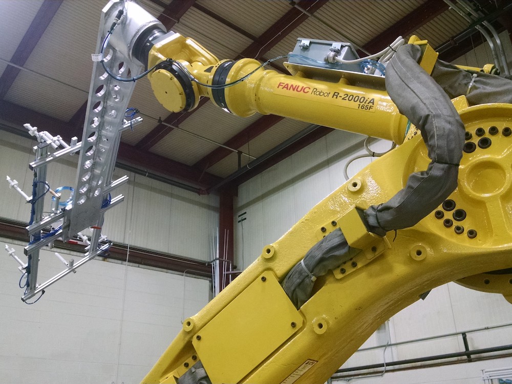 IMM tending (injection mold machine)